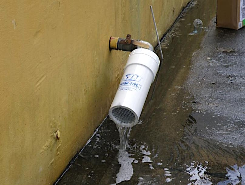 Passive filter for ball valve