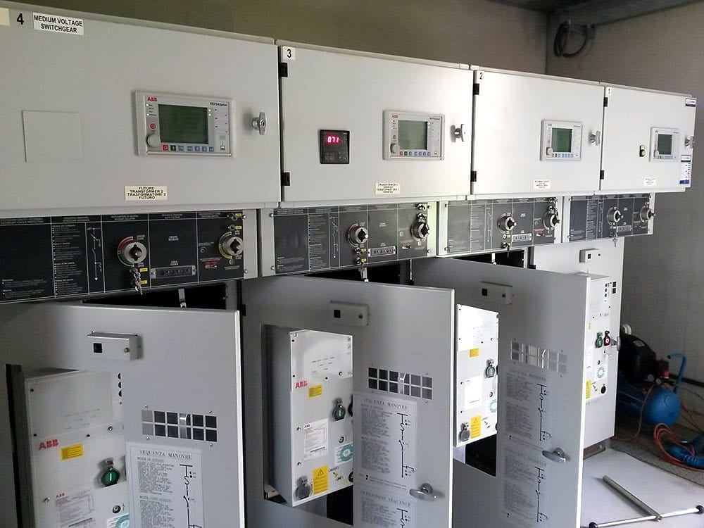 Visual inspection check of a medium voltage switchgear